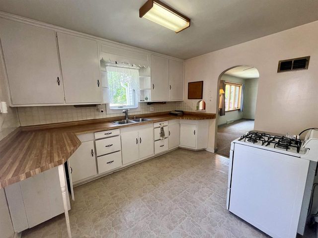 303 Garfield Avenue, Evansville, WI 53536