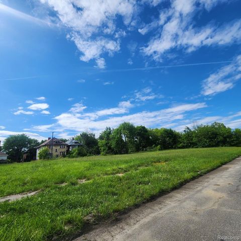 5040 FERNWOOD Street, Detroit, MI 48204