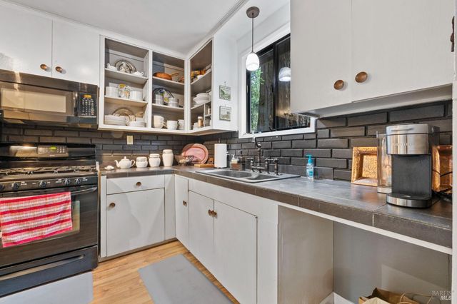 18 Wildwood Ln, Cazadero, CA 95421