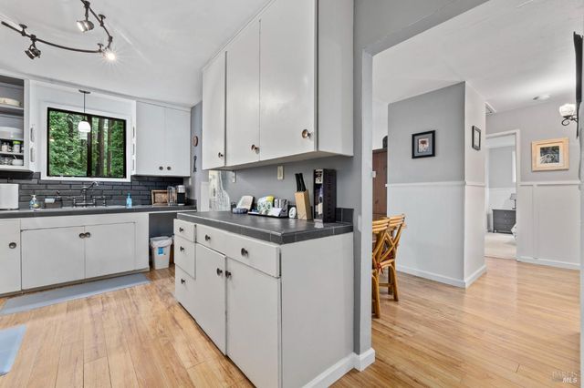 18 Wildwood Ln, Cazadero, CA 95421