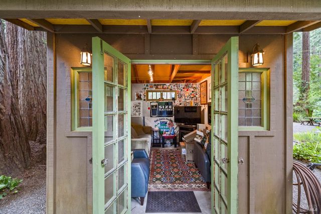 18 Wildwood Ln, Cazadero, CA 95421