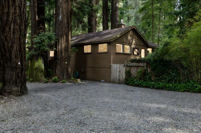 18 Wildwood Ln, Cazadero, CA 95421