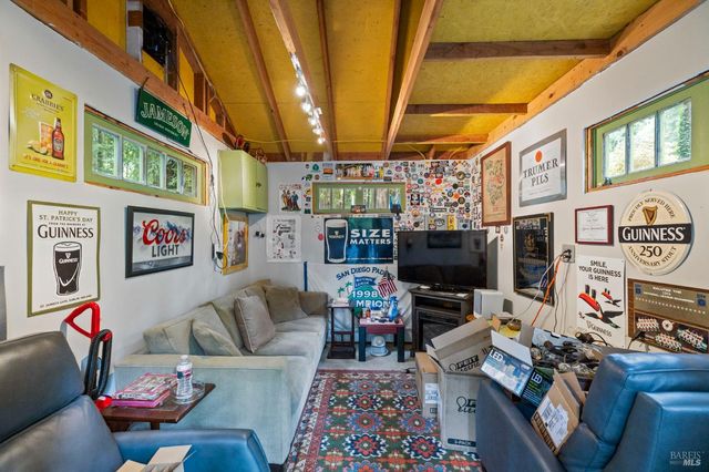 18 Wildwood Ln, Cazadero, CA 95421