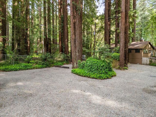 18 Wildwood Ln, Cazadero, CA 95421