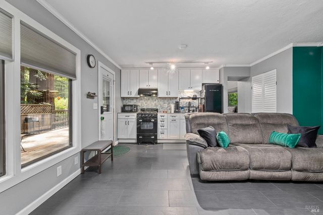 18 Wildwood Ln, Cazadero, CA 95421