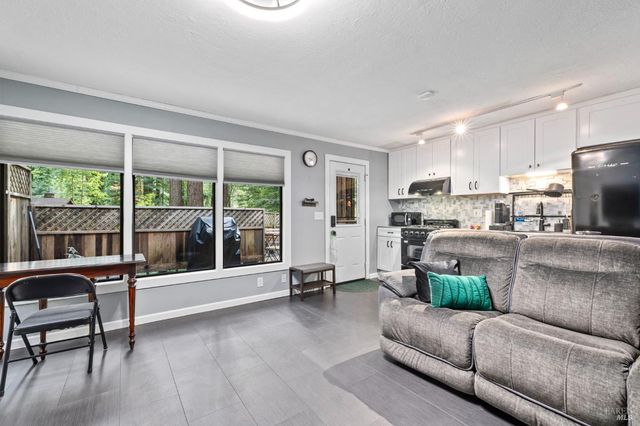 18 Wildwood Ln, Cazadero, CA 95421