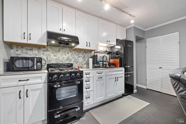 18 Wildwood Ln, Cazadero, CA 95421