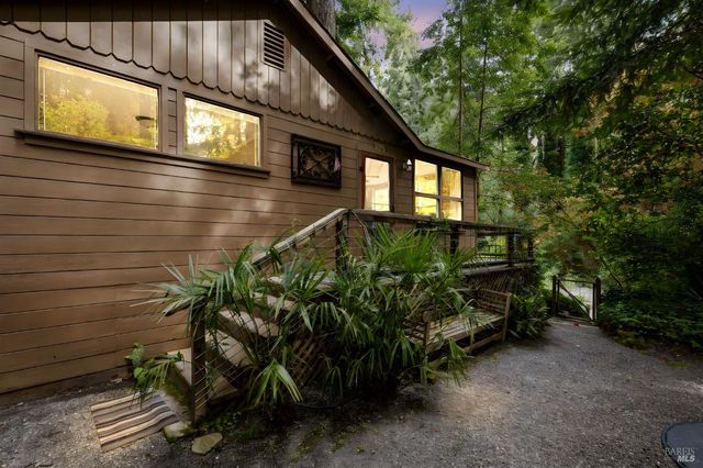 18 Wildwood Ln, Cazadero, CA 95421