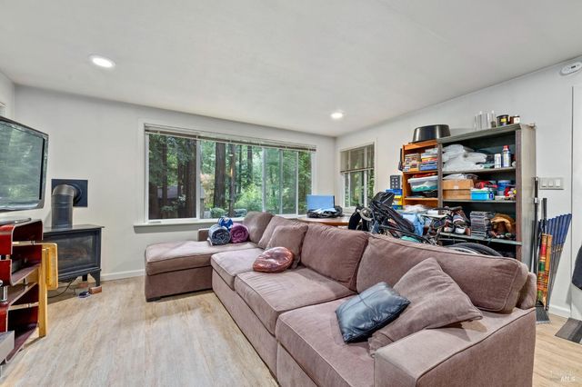 18 Wildwood Ln, Cazadero, CA 95421