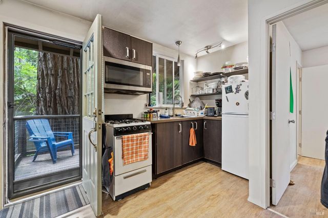 18 Wildwood Ln, Cazadero, CA 95421