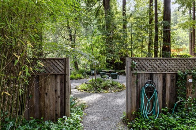 18 Wildwood Ln, Cazadero, CA 95421