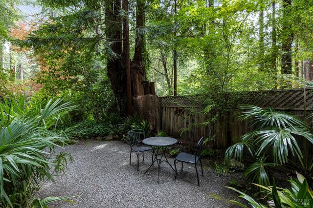 18 Wildwood Ln, Cazadero, CA 95421