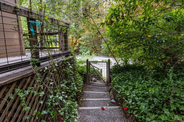 18 Wildwood Ln, Cazadero, CA 95421