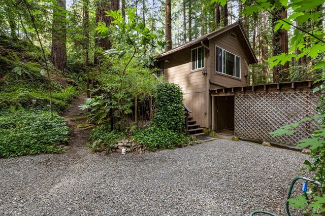 18 Wildwood Ln, Cazadero, CA 95421