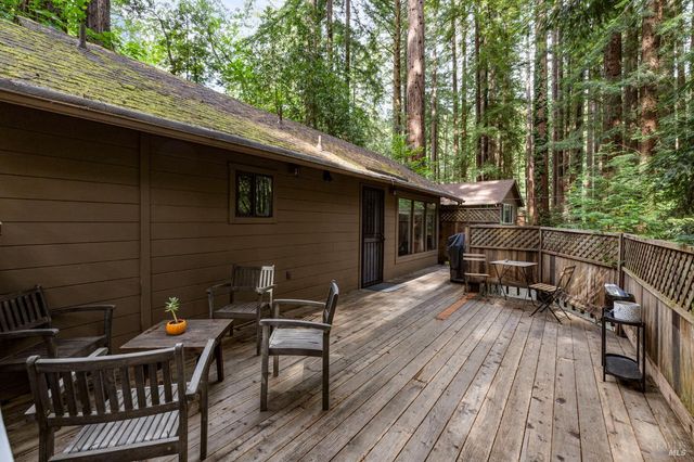 18 Wildwood Ln, Cazadero, CA 95421