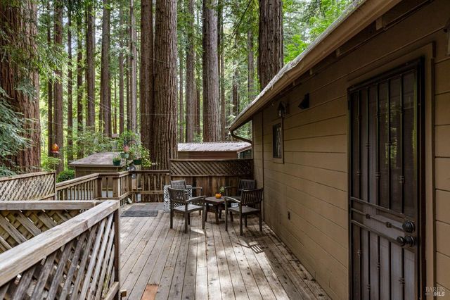 18 Wildwood Ln, Cazadero, CA 95421