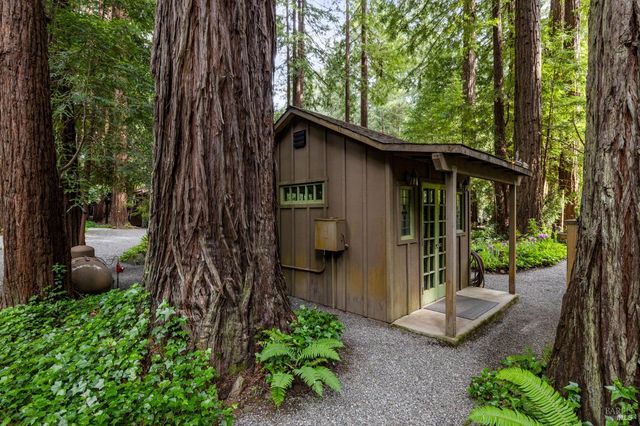 18 Wildwood Ln, Cazadero, CA 95421