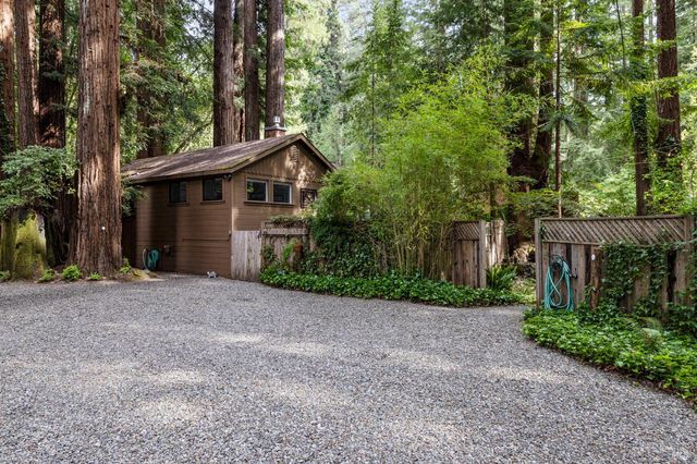 18 Wildwood Ln, Cazadero, CA 95421