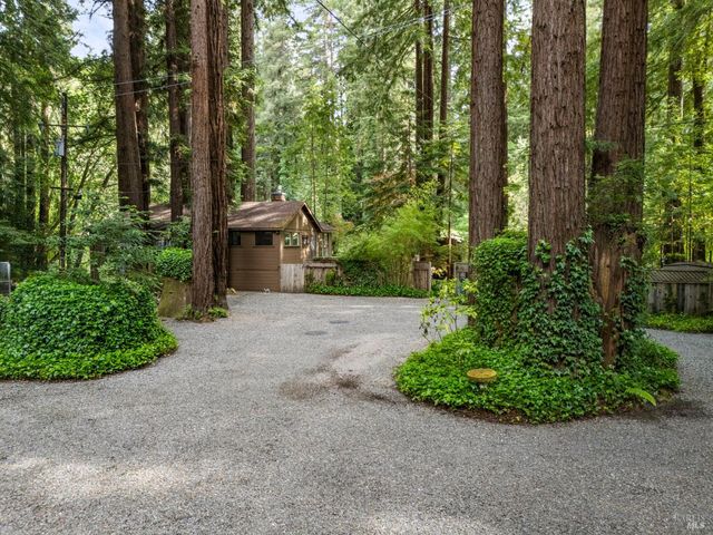 18 Wildwood Ln, Cazadero, CA 95421