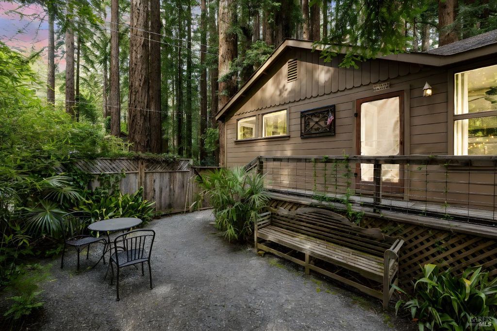 18 Wildwood Ln, Cazadero, CA 95421