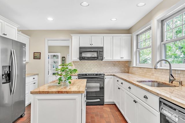 9 Solomon Pierce Rd, Lexington, MA 02420