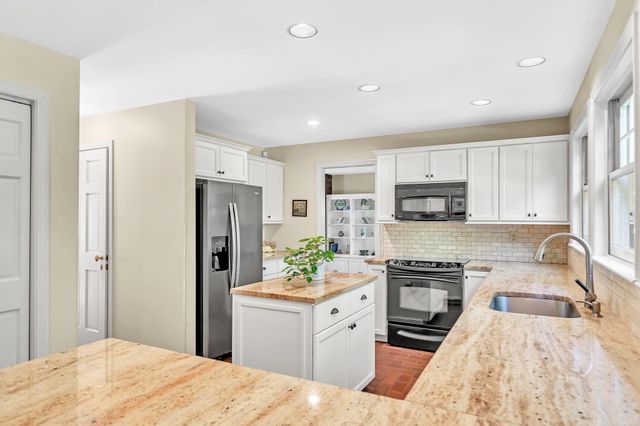 9 Solomon Pierce Rd, Lexington, MA 02420