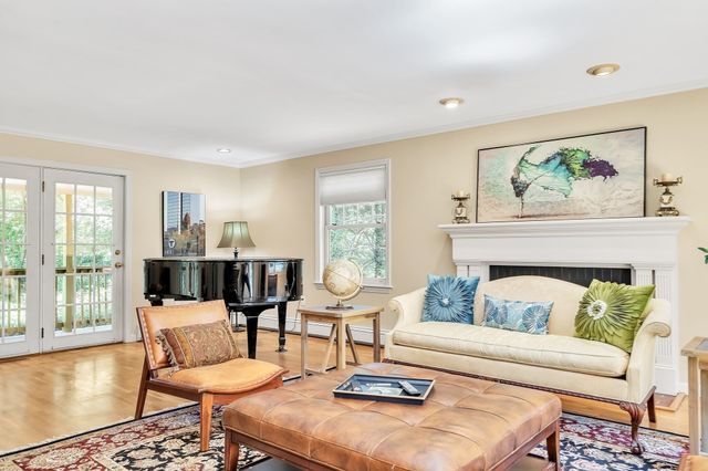 9 Solomon Pierce Rd, Lexington, MA 02420