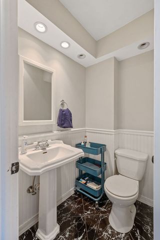 9740 Linn Avenue, Schiller Park, IL 60176