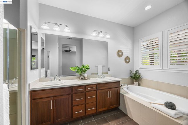 2681 Rivers Bend Cir, Livermore, CA 94550