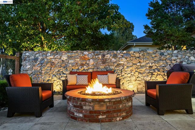 2681 Rivers Bend Cir, Livermore, CA 94550