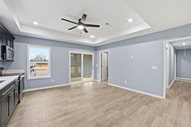 104 Fairground Dr, Waverly, TN 37185