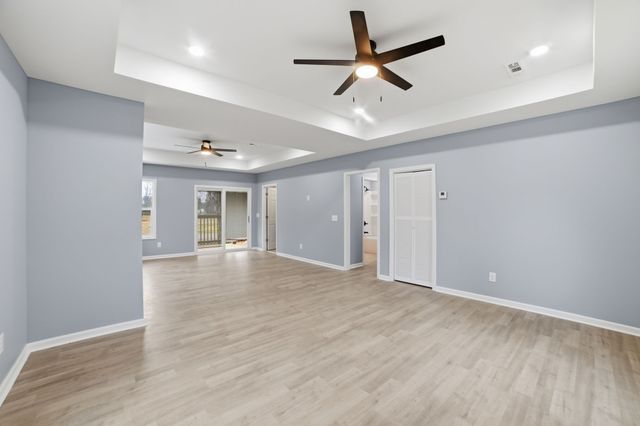104 Fairground Dr, Waverly, TN 37185