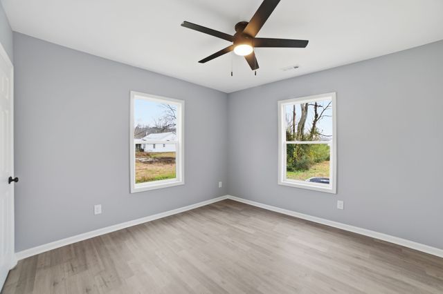 104 Fairground Dr, Waverly, TN 37185