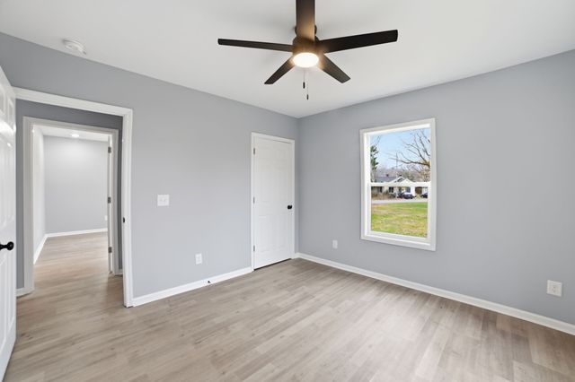 104 Fairground Dr, Waverly, TN 37185