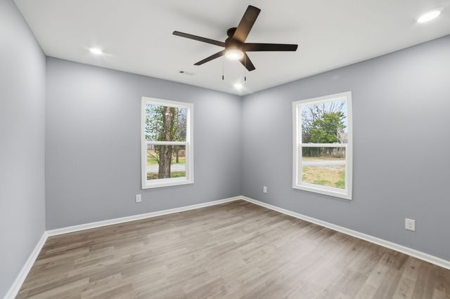 104 Fairground Dr, Waverly, TN 37185