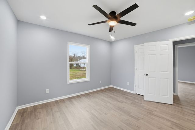 104 Fairground Dr, Waverly, TN 37185