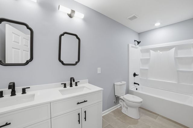 104 Fairground Dr, Waverly, TN 37185