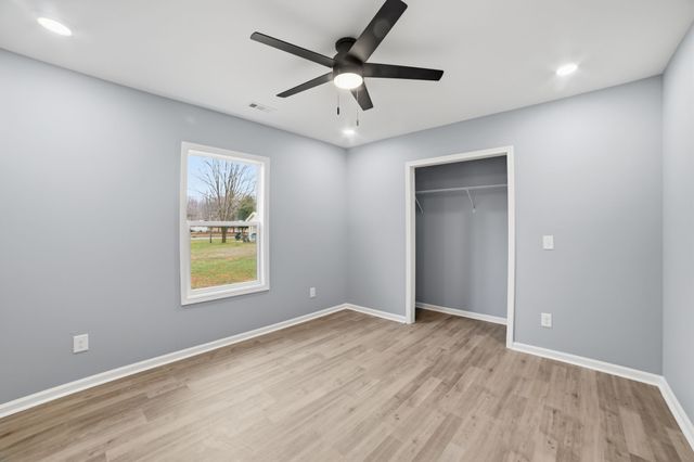 104 Fairground Dr, Waverly, TN 37185