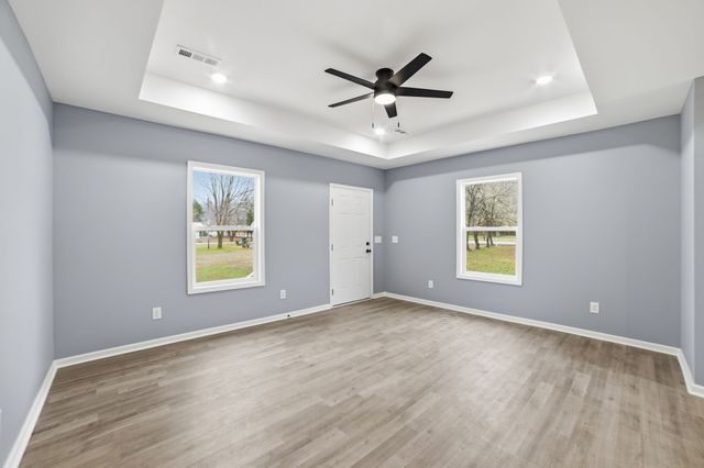104 Fairground Dr, Waverly, TN 37185