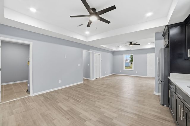 104 Fairground Dr, Waverly, TN 37185