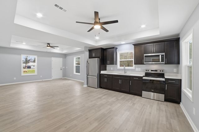 104 Fairground Dr, Waverly, TN 37185