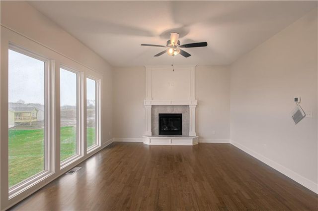 10153 N Brighton Avenue, Kansas City, MO 64156