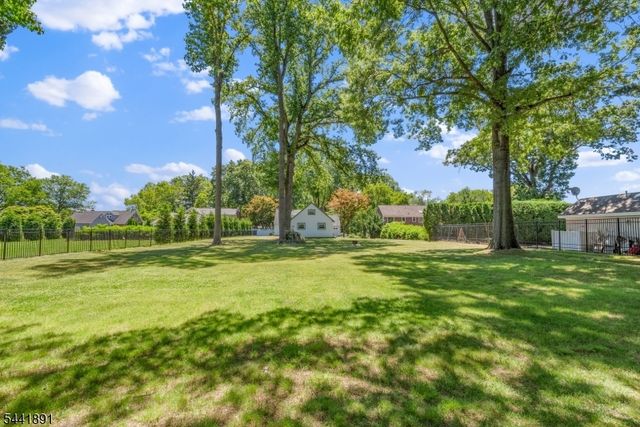 240 Summit Rd, Mountainside Boro, NJ 07092