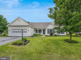 130 CREIGHTON CT, Martinsburg, WV 25404