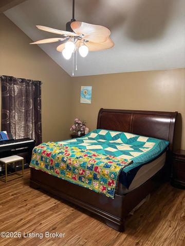 853 Shady Brook Ln, Louisville, KY 40229