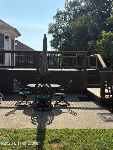853 Shady Brook Ln, Louisville, KY 40229