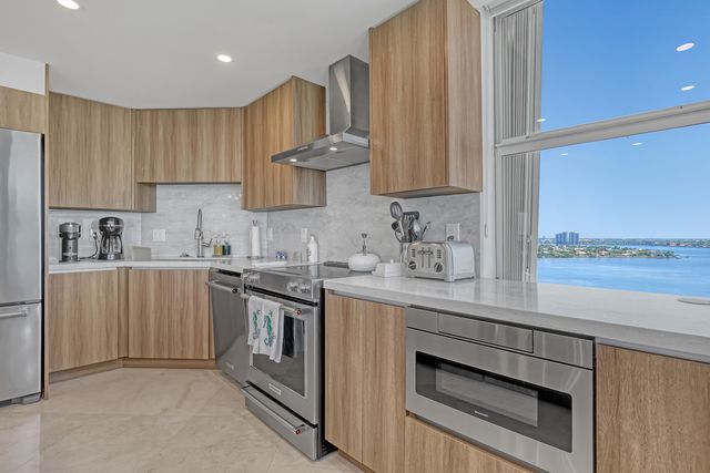 5200 N OCEAN Drive 1703, Singer Island, FL 33404