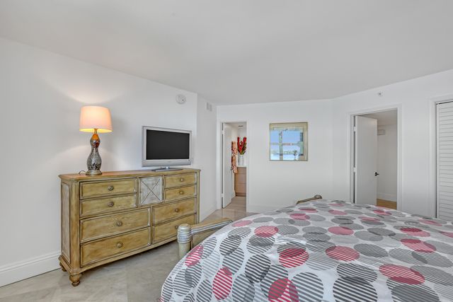 5200 N OCEAN Drive 1703, Singer Island, FL 33404