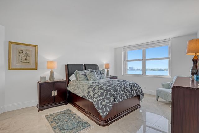 5200 N OCEAN Drive 1703, Singer Island, FL 33404