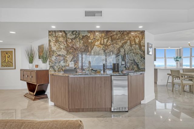 5200 N OCEAN Drive 1703, Singer Island, FL 33404